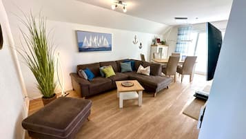 TV, fireplace, stereo