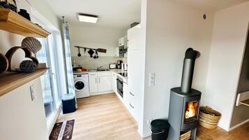 KĂŒhlschrank, Mikrowelle, Ofen, Herdplatte