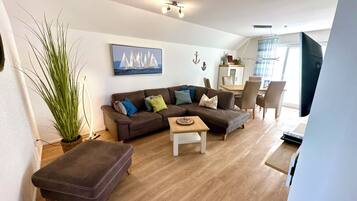 Fernseher, Kamin, Stereoanlage