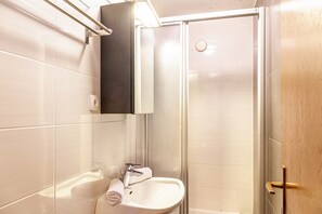 Bathtub, hair dryer, towels