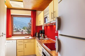 Kühlschrank, Ofen, Herdplatte, Geschirrspüler