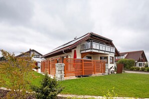 Exterior - Apartment 'Haus Bross' with Balcony and Wi-Fi (Hayingen)