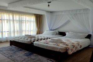 4 bedrooms, iron/ironing board, WiFi, bed sheets