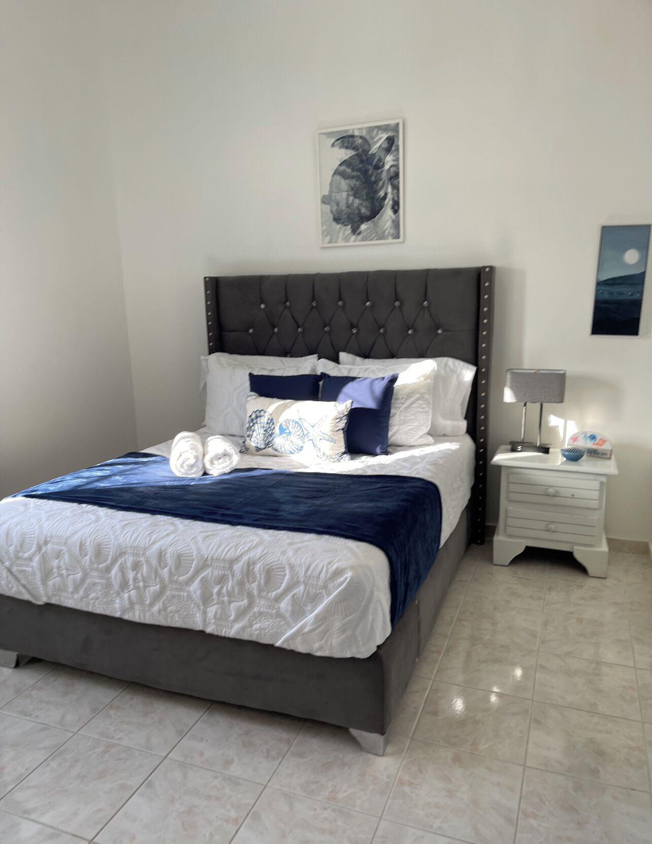 5 habitaciones, tabla de planchar con plancha, wifi y ropa de cama 