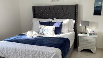 5 habitaciones, tabla de planchar con plancha, wifi y ropa de cama