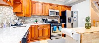 Spacious Historic Home in Vibrant H Street Corridor, Patio + Grill!