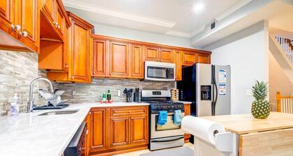 Spacious Historic Home in Vibrant H Street Corridor, Patio + Grill!