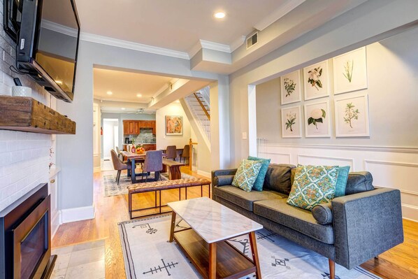 Téléviseur connecté, foyer, livres