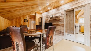 Dining - Zoo Adjacent Summit Flat By Brasov BnB (Brașov)