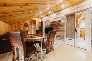 Dining - Zoo Adjacent Summit Flat By Brasov BnB (Brașov)