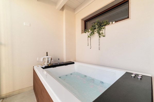 Chambre Luxe | Bain à remous privé