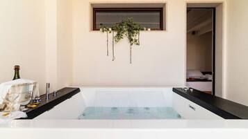 Bañera de hidromasaje privada