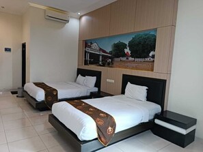 Deluxe Room | 1 bedroom, desk, free WiFi, bed sheets - Shafira Hotel Yogyakarta (Yogyakarta)
