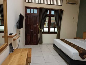 Standard Room | 1 bedroom, desk, free WiFi, bed sheets - Shafira Hotel Yogyakarta (Yogyakarta)
