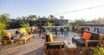 Club 22 Kamala Suites