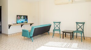Family Room, 1 Katil Raja (King) | Ruang tamu | 43 inci sebuah televisyen pintar dengan digital, Netflix