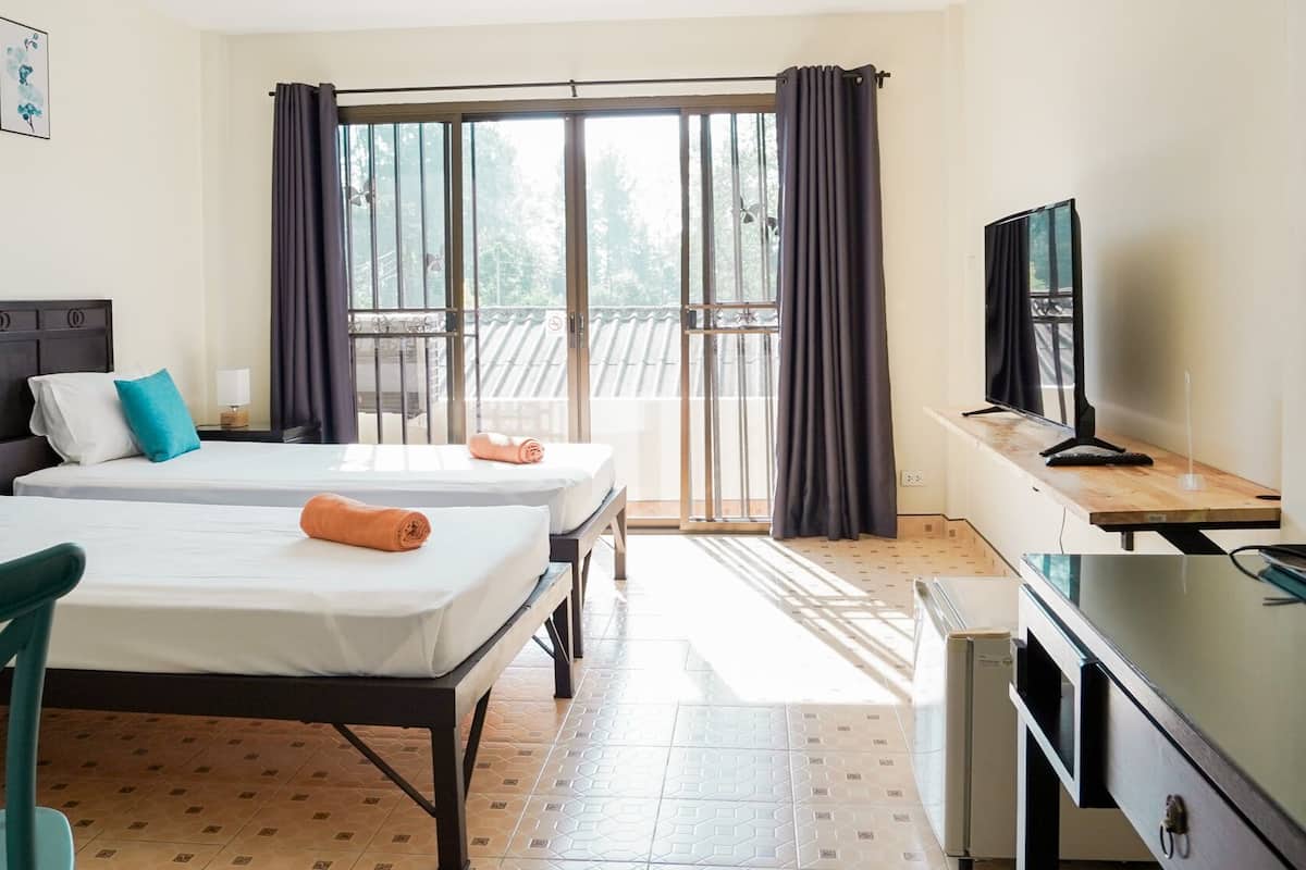 Superior Room, 2 Katil Bujang (Single) | 1 bilik tidur, peti besi dalam bilik, dihias secara berasingan, meja