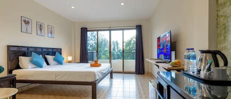 Superior Room, 1 King Bed | In-room safe, desk, laptop workspace, blackout drapes