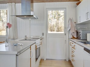 Jääkaappi, mikroaaltouuni, astianpesukone