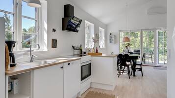 Kühlschrank, Ofen, Geschirrspüler, Kochgeschirr/Geschirr/Besteck