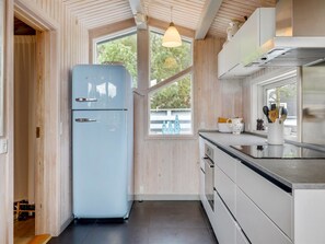 Kühlschrank, Ofen, Geschirrspüler, Hochstuhl