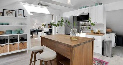 Capitola Village Work-Live Loft - Pet Friendly