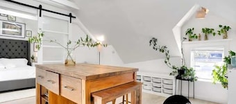 Capitola Village Work-Live Loft - Pet Friendly