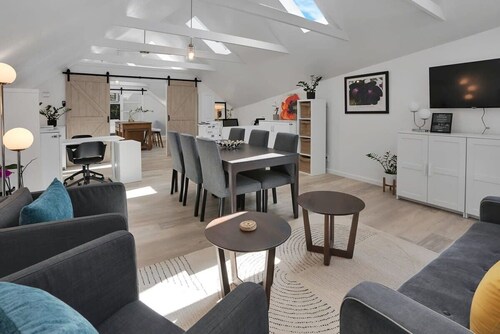 Capitola Village Work-Live Loft - Pet Friendly