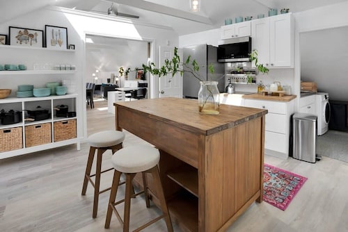 Capitola Village Work-Live Loft - Pet Friendly