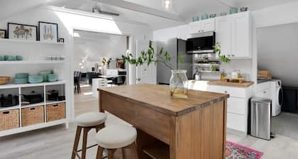 Capitola Village Work-Live Loft - Pet Friendly