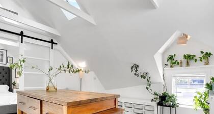 Capitola Village Work-Live Loft - Pet Friendly