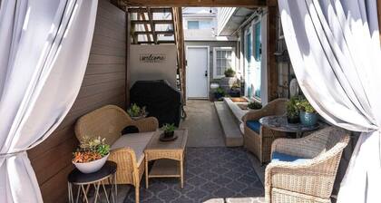 Capitola Village Hideaway Bungalow - Pet friendly!