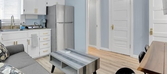 Capitola Village Hideaway Bungalow - Pet friendly!