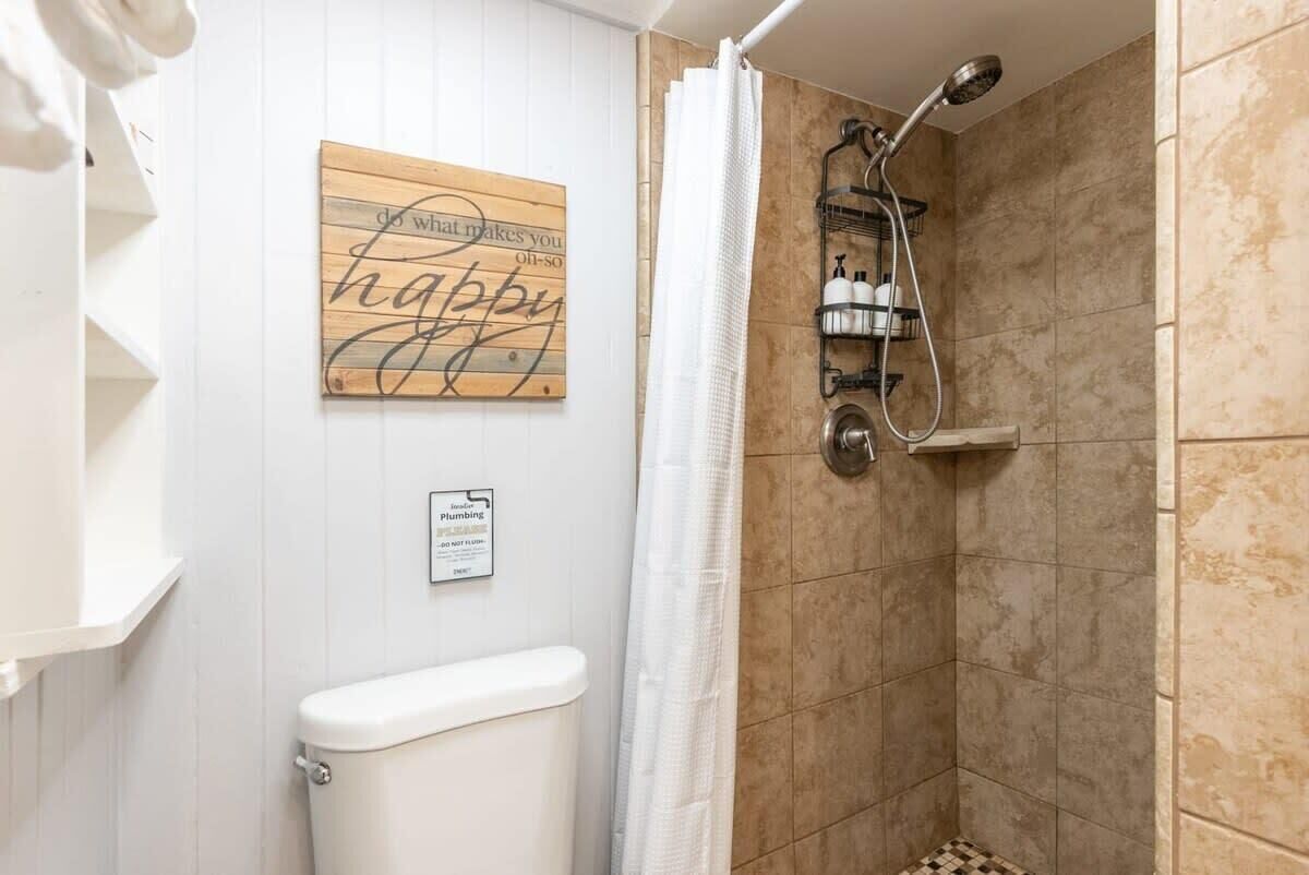 Shower, hair dryer, towels, shampoo