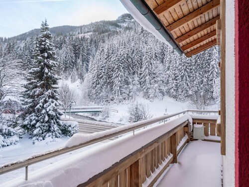 Chalet de haute qualité près du centre avec sauna