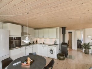 Fridge, microwave, dishwasher, cookware/dishes/utensils