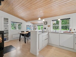 Fridge, microwave, dishwasher, cookware/dishes/utensils