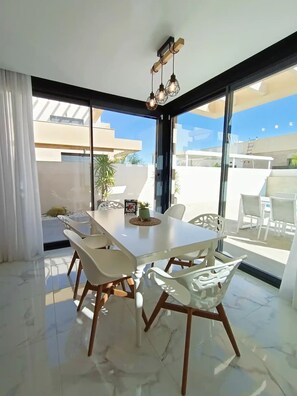 Dining - Newly Built Villa with Pool in Los Montesinos, Lake Views, Wi-Fi & Air Conditioning (Los Montesinos)