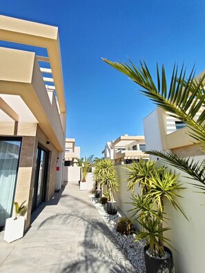 Property grounds - Newly Built Villa with Pool in Los Montesinos, Lake Views, Wi-Fi & Air Conditioning (Los Montesinos)