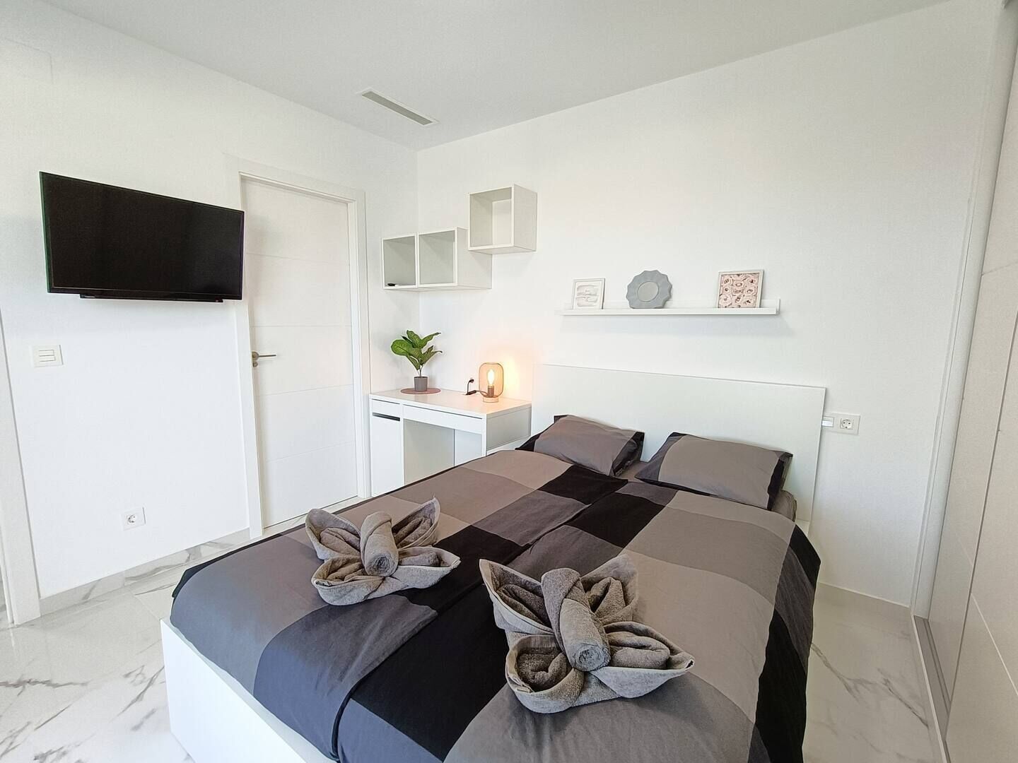 3 habitaciones, tabla de planchar con plancha y wifi gratis 