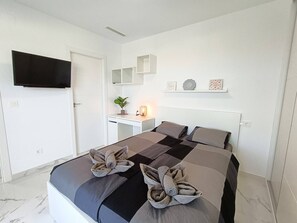 3 makuuhuonetta, silitysrauta/-lauta, ilmainen Wi-Fi, vuodevaatteet