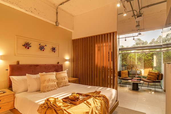 El mobiliario, la decoración y los servicios pueden variar ligeramente