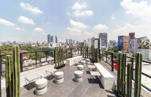 Outdoor dining - Casa Roma by Kukun Su (Ciudad de México)