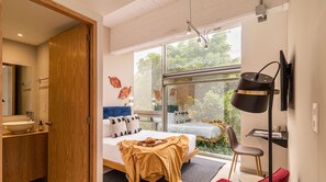 1 dormitorio, escritorio, tabla de planchar con plancha y wifi