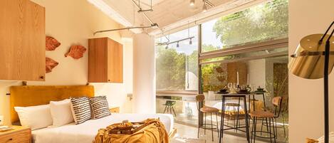 1 soveværelse, skrivebord, strygejern/strygebræt, weekendseng