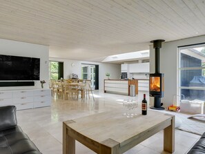 Télévision, cheminée