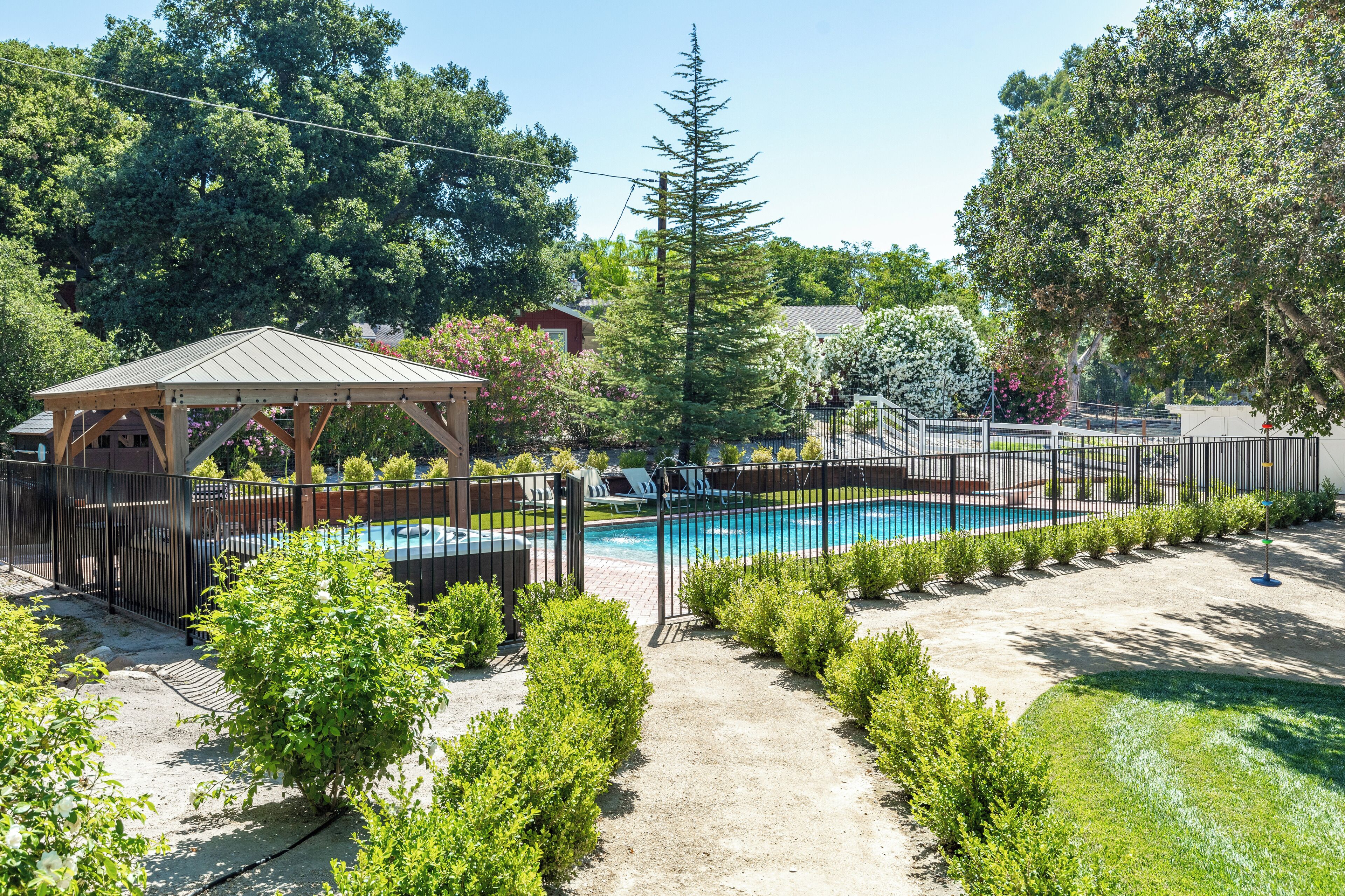 Amazing! Wild Oaks Retreat. Pool, Spa, Game Room, EV Charger, Wine Country.