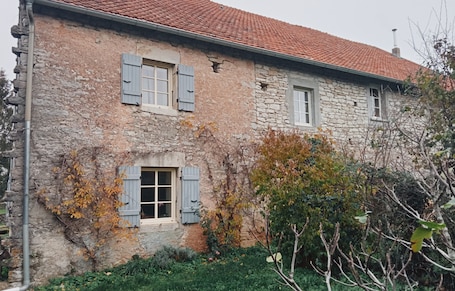 Exterior. Charmant gite 6 places régions des lacs jura