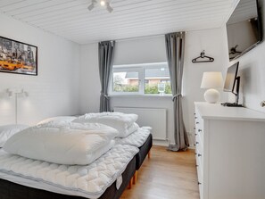 3 bedrooms, Internet