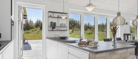 Kjøleskap, mikrobølgeovn, ovn og oppvaskmaskin